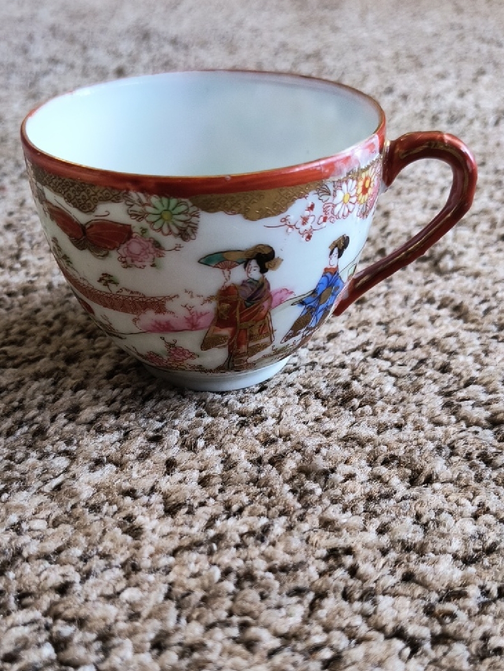 Vintage Oriental Porcelain Teacup with Figurine Motif - Red & Gold Accents